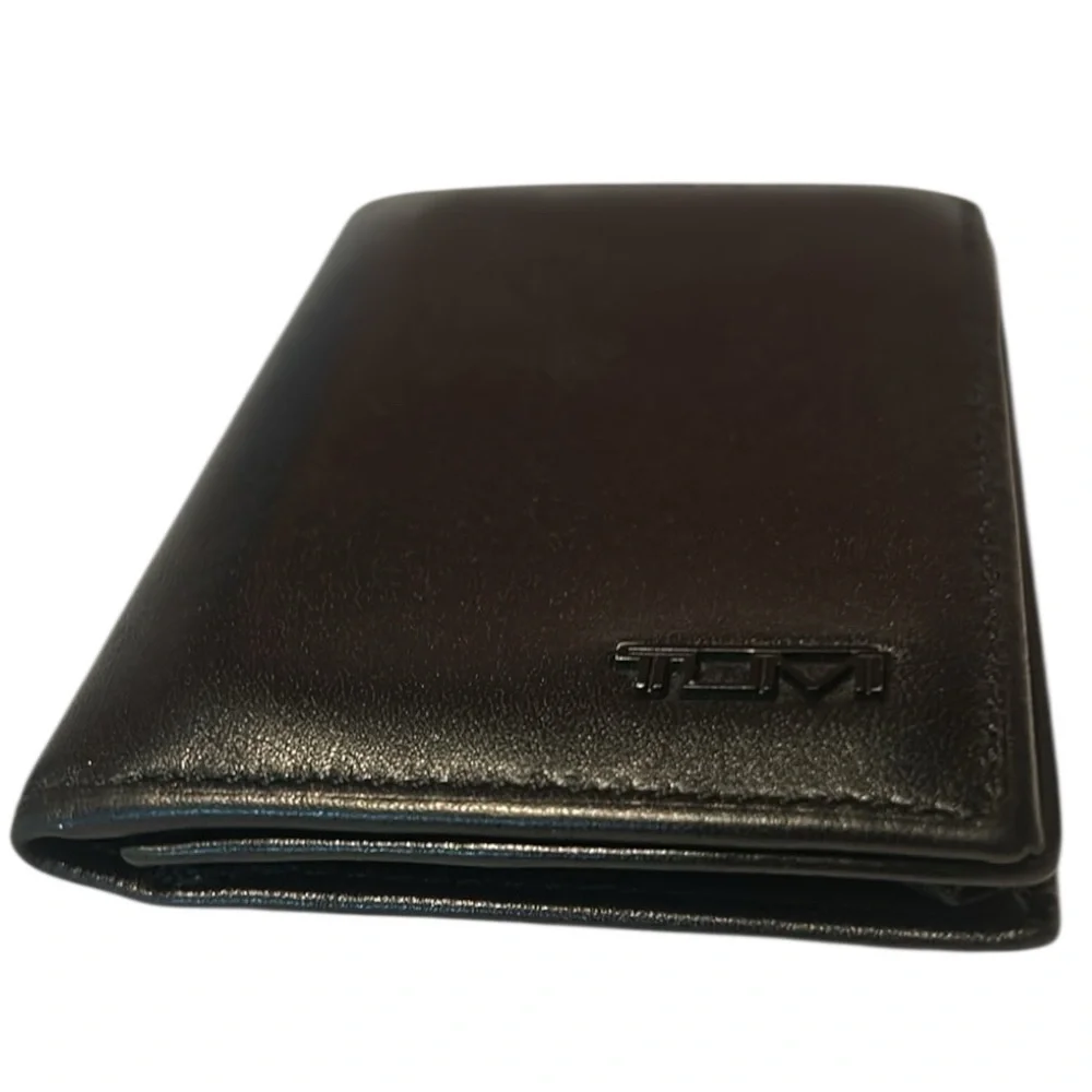 Tumi Men's Leather Gusseted Card Case